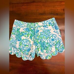 Lilly Pulitzer Buttercup Scallop Hem Shorts | Size 2 | Blue & Green Floral Print